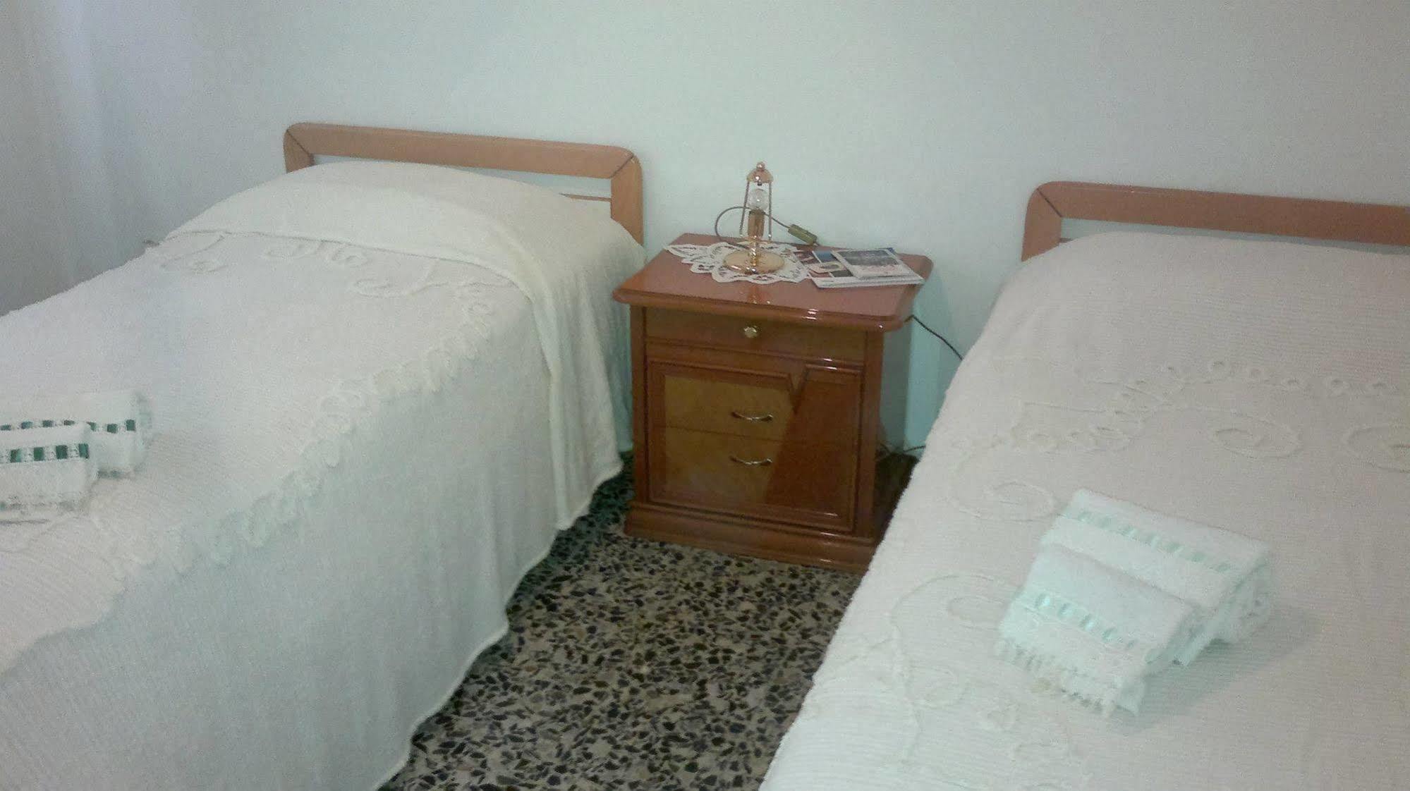 B&B In Centro 圣贝内代托-德尔特龙托 外观 照片